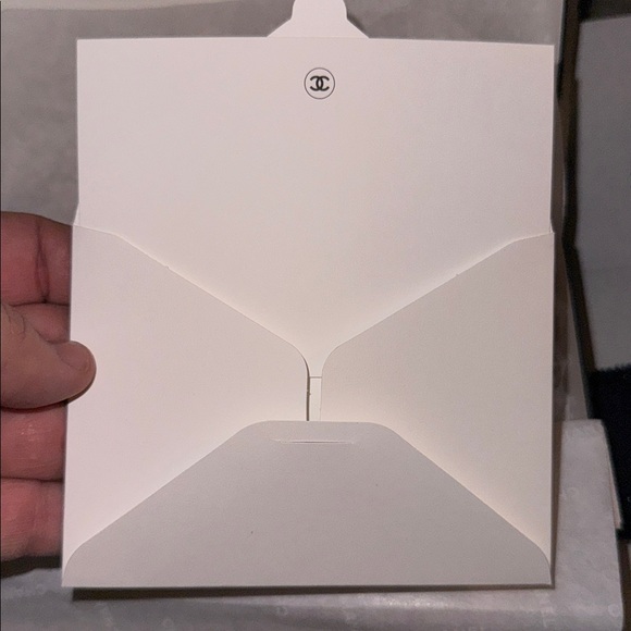 Chanel holiday 2025 star charm with gift box and blank card - Picture 4 of 4